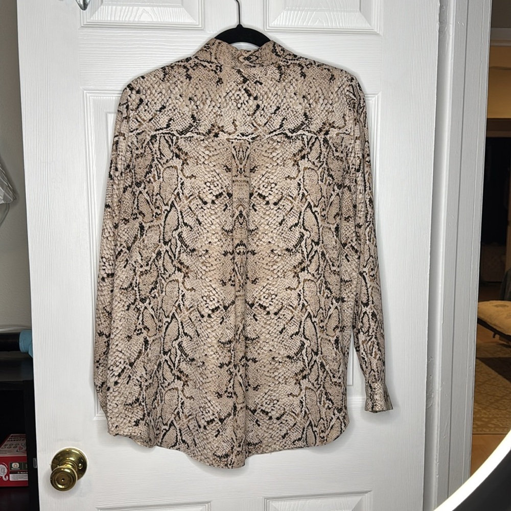 Rose & Olive Women’s Snakeskin Print Long Sleeve Button Down Blouse. Sz L Sheer - Picture 2 of 4